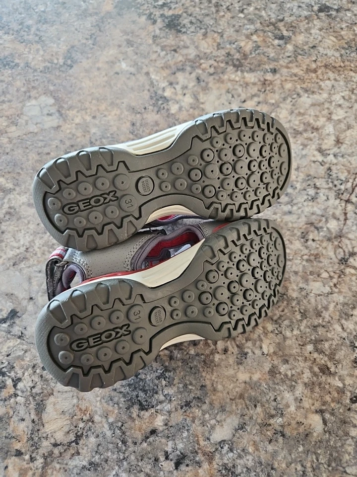 Sandalias Geox talla 13 nuevas grises y rojas para niño Foto 4 de 4