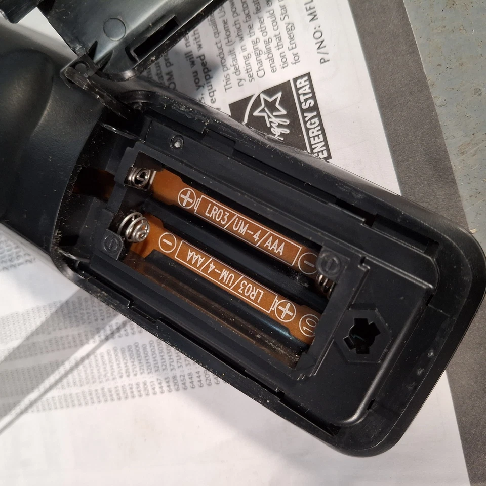 LG 26lh2000 HD Ready 26” TV Freeview HDMI with Remote Control And Manual - Image 4 of 4