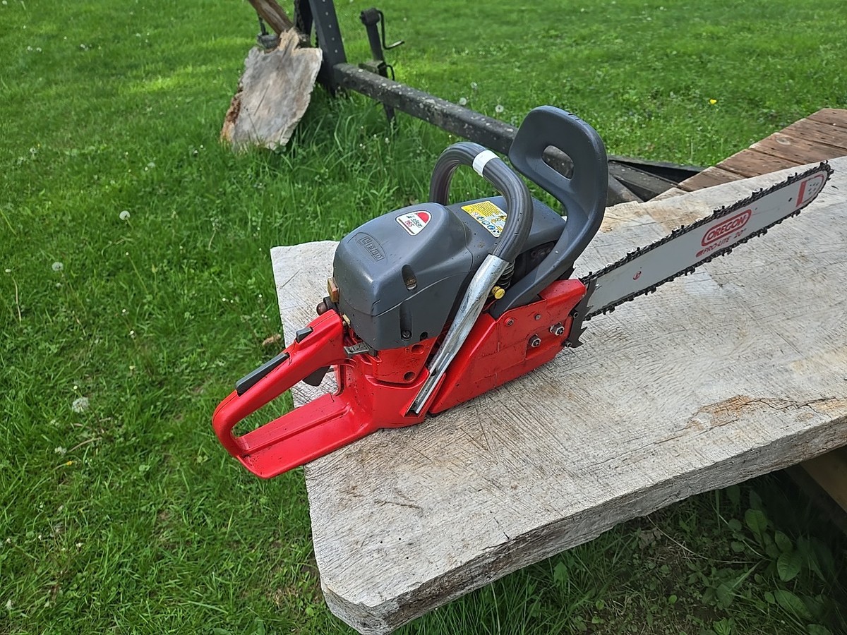 EFCO 165 Italian Made Proffessional Chainsaw!! Great