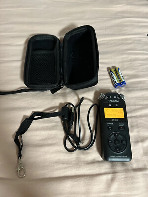 TASCAM DR-05（4GB・SDカード本体差し込み済） Tascam Dr 05 Ver 2 With Case, USB Cable, Micro SD, and 4 Batteries