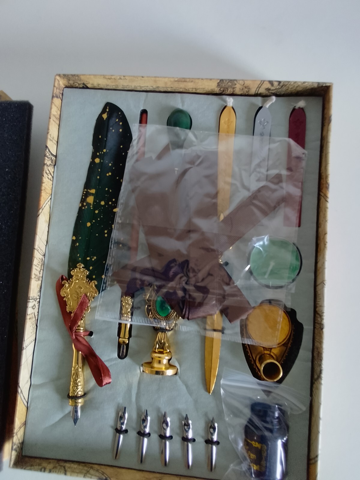 Coffret calligraphie avec plume d'oie et encre noire en étui bois précieux