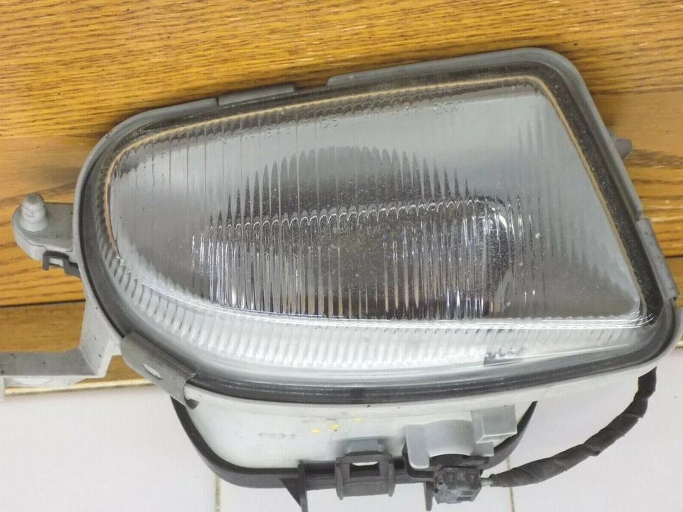 1998-2003 Mercedes Benz 320 CLK Fog Light Passenger - Image 3 of 4