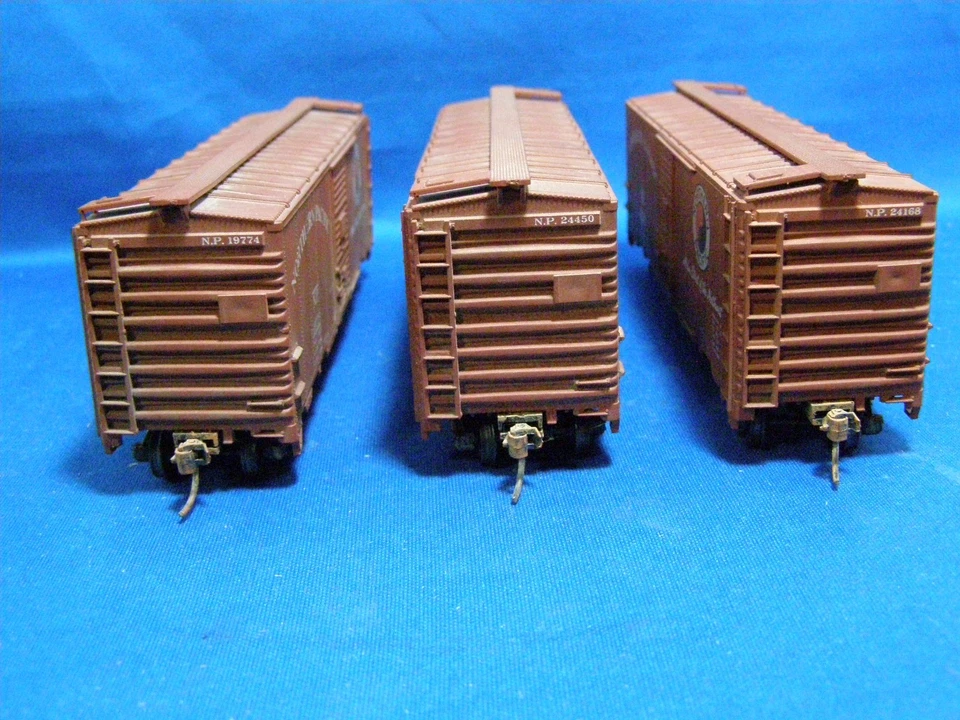 HO Scale Accurail 3307 3 Pack 40' Box Cars Northern Pacific 3 rd#'s me - Image 3 of 4