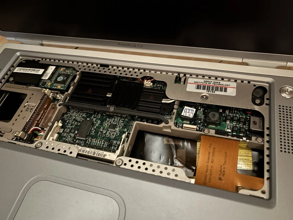 Vintage Apple Macintosh PowerBook G4 Titanium 15.2" Laptop UNTESTED PARTS ONLY - Image 3 of 4