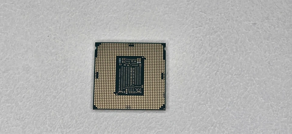 Intel Xeon E-2246G 3.6 GHz SRF7N 6-Cores Socket FCLGA1151 Server Processor - Image 2 of 3