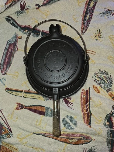 Wagner Ware Sidney No 8 Cast Iron Waffle Maker Vintage 1910