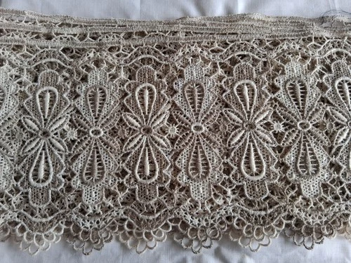 Vintage Macrame Lace 4M x 22cm