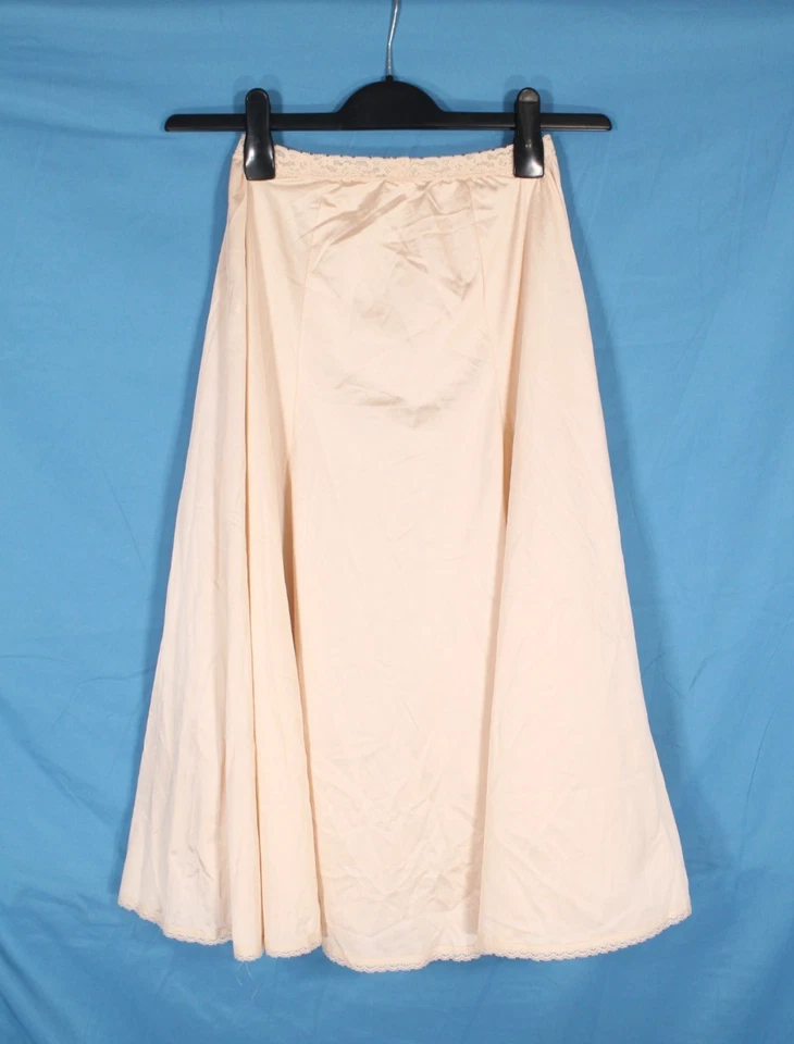 De colección OLGA #12257 Desnudo NYLON SEDOSO Encaje Borde LARGO A-Line MEDIO DESLIZAMIENTO Talla S Foto 4 de 4