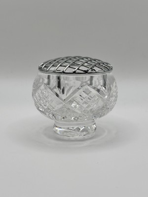 Vintage geschliffenes Glas KLEINE Stiefmütterchen Blumenvase mit silberfarbenem Netz - Hochzeitstisch