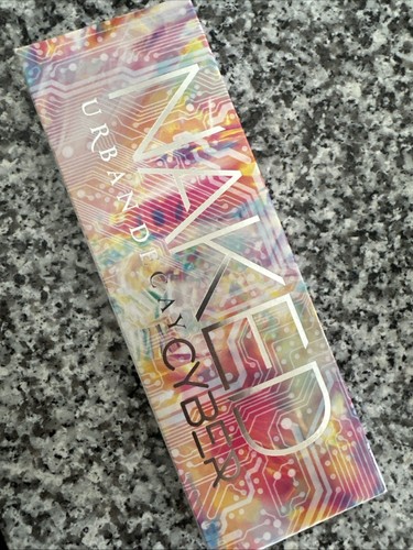 Urban Decay Naked CYBER Lidschattenpalette 12 Lidschatten & Pinsel Neu im Karton!