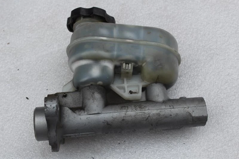 1998 BUICK LESABRE ТОРМОЗНОЙ ГЛАВНЫЙ ЦИЛИНДР С РЕЗЕРВУАРОМ 18016548 - Изображение 3 из 4