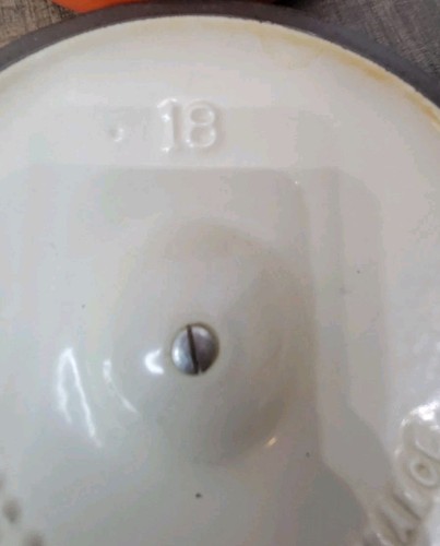 Le Creuset SaucePan Lid Enamel Cast Iron Flame Orange 18" Yellow 16" DISTRESSED - Afbeelding 6 van 17