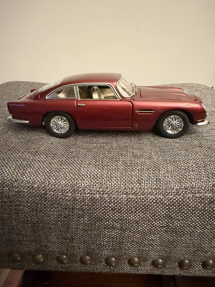 Aston Martin DB5, 1964 modelo coche fundido a presión de Danbury como nuevo Foto 3 de 4