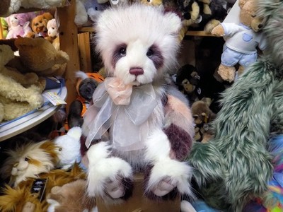 Elaine Pic No 7 By Charlie Bears CB212094A