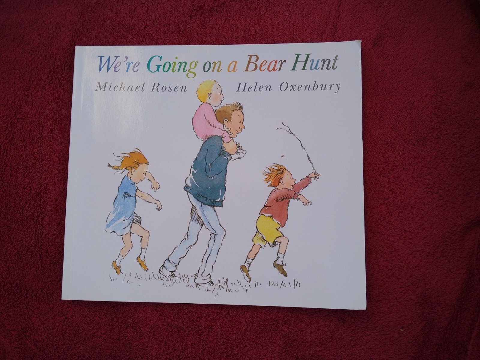 We're Going on Bear Hunt  - Michael Rosen And Helen Oxenbury ( Paperback)