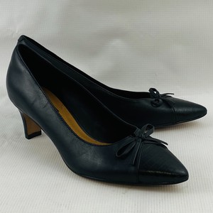 clarks soft leather pumps