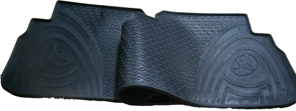 Genuine Toyota Kluger Rear Rubber Floor Mats Set 07/2010 - 12/2013 - image 3 of 4