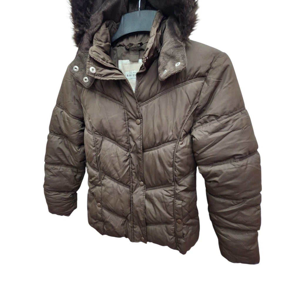 Chaqueta acolchada con capucha Arizona Jean Co marrón para niñas XL 16 capucha extraíble de piel sintética Foto 4 de 4