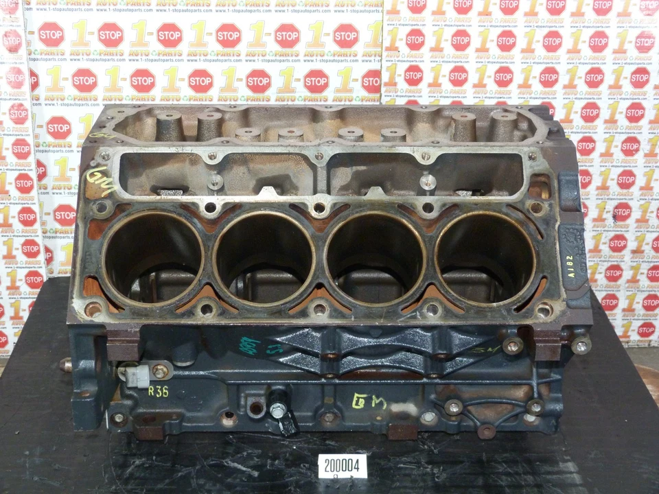 Chevrolet Suburban 2010-2014 montaje de bloque de cilindros de motor de 5,3 L OEM Foto 2 de 4