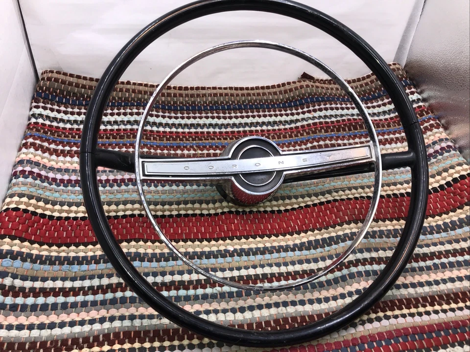 Dodge Coronet 1965 volante cromado anillo de bocina central Mopar fabricante de equipos originales Foto 2 de 4