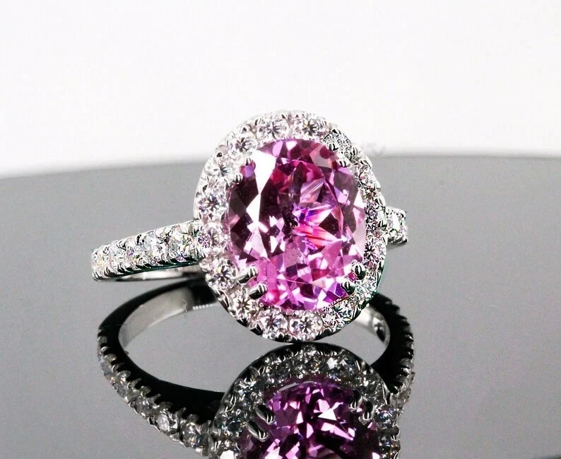 Alianza de diamantes con zafiro rosa natural de 5,80 quilates de corte ovalado de oro blanco macizo de 18 k Foto 3 de 4