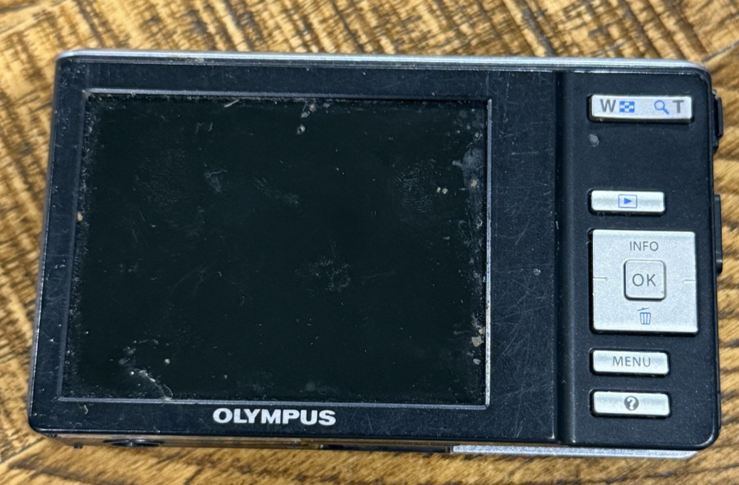 Olympus X-Series X-940 14.0MP Digital Camera - Not tested - No