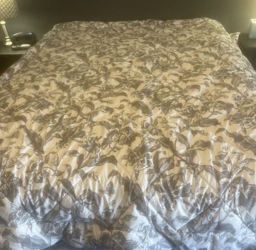 Pottery Barn GRAY & WHITE Floral & Butterfly Reversible Twin Comforter 68” X 86” - Picture 2 of 6