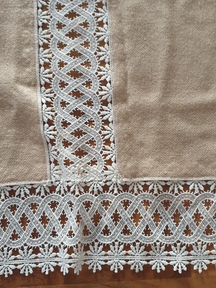 Von Oma: Schöne Tischdecke Spitzen-Decke 140 x110 Borte - Bild 2 von 2