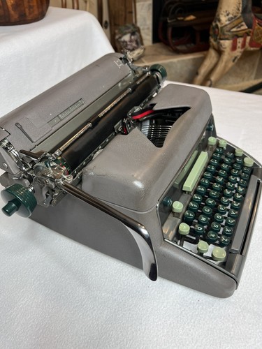 Vintage 1952 Smith Corona Model 7 Super Desk Typewriter-Looks & Types Very Good - Picture 14 of 19