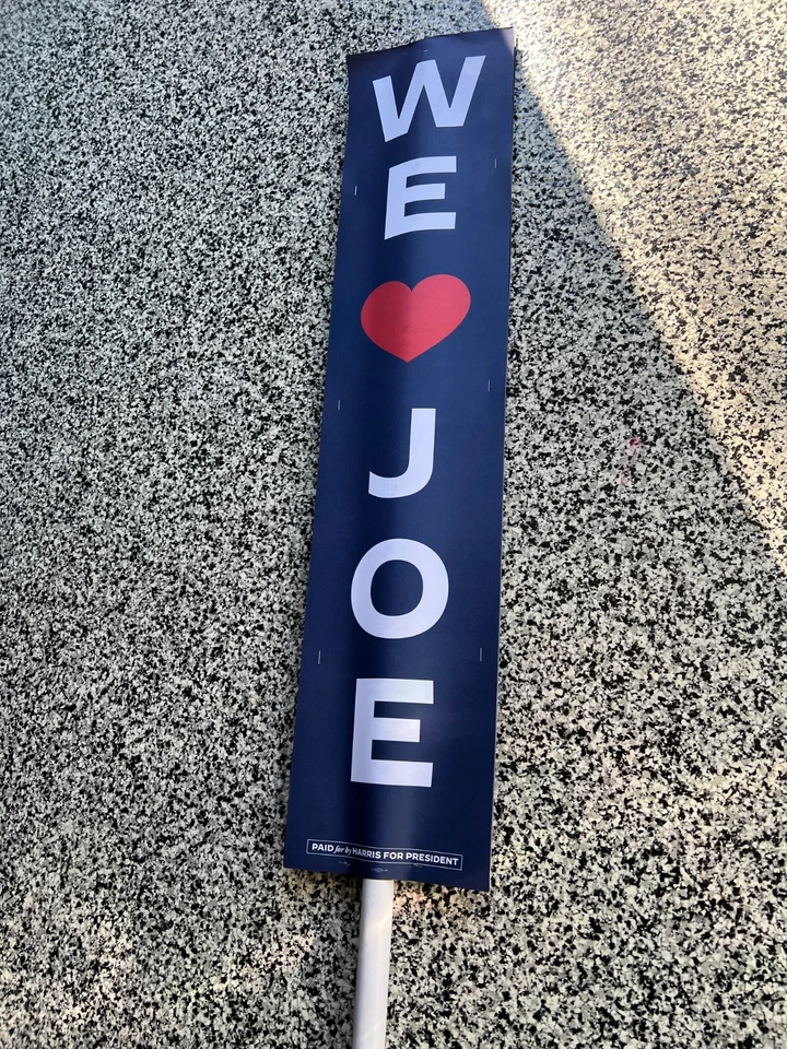 Placa WE ❤️JOE com vara - 2024 DNC - captador local - Imagem 2 de 2