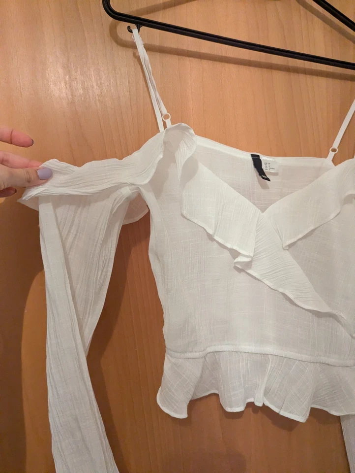 H&M white cold shoulder frilly summer wrap long sleeve crop top size 10 - Image 3 of 4