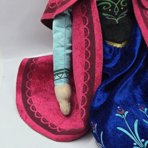 Disney Frozen ANNA 16" Muñeca de Peluche con Cara de Vinilo Por Just Play con Vestido de Capa - Imagen 6 de 19