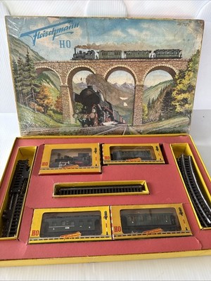 Fleischmann HO Passenger Car Train Set In Original Boxes