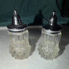 Salt and pepper shakers vintage clear glass with metal screw on lids unmarked ￼ — photo 1