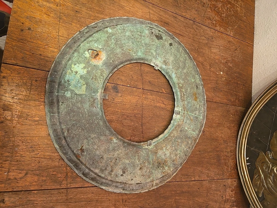  25in Round Wall Mirror Bronze Copper Hammered  Concave picture Frame antique. - Image 4 of 4