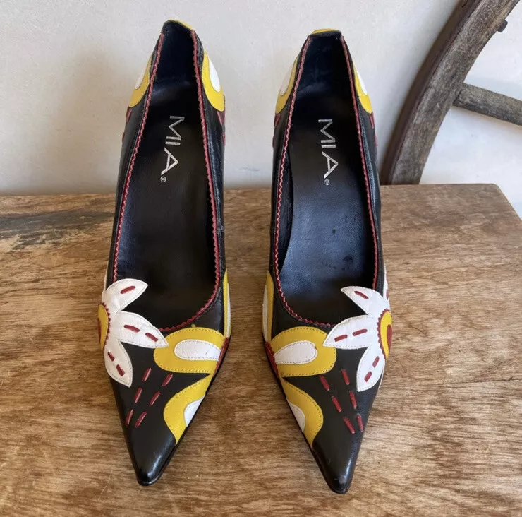 Mia pumps store