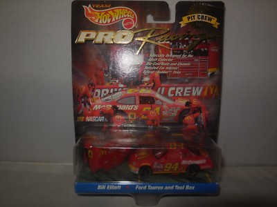 1998 hotwheels pro racing pit crew bill elliott car