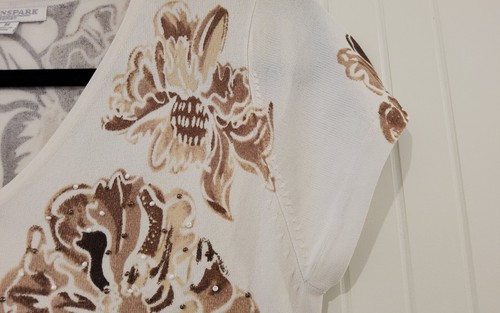 QUEENSPARK LADIES BEIGE WITH BROWN FLORAL BEADED SHORT SLEEVE TOP SIZE M - Picture 3 of 8