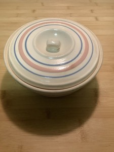 VINTAGE McCoy BEEHIVE SERVING DISH-1940's?-7-1/2”-SUPER! $24.99-BUY IT NOW!