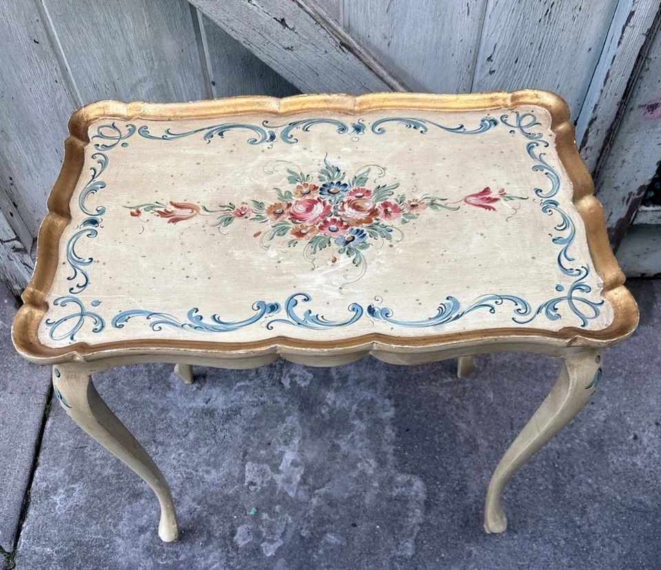 Mesas anidadoras estilo florentino vintage doradas provincial Hollywood Regency Foto 2 de 4