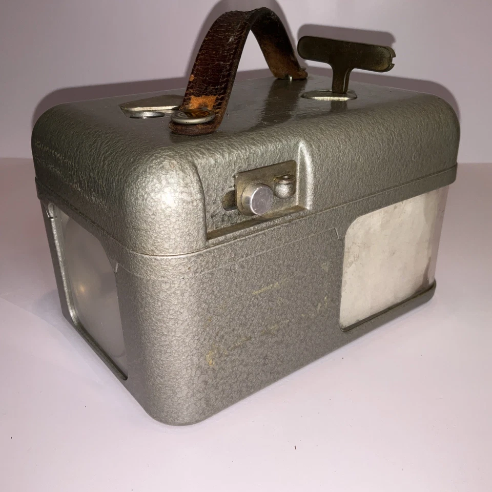 Vintage Swiss Made STB Pigeon Racing Clock Works With Key - Image 3 of 4