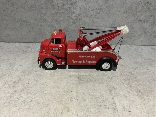 First Gear 1952 GMC Heavy Duty Wrecker Hubbard Auto Center 1:34 Scale Diecast - Picture 2 of 6