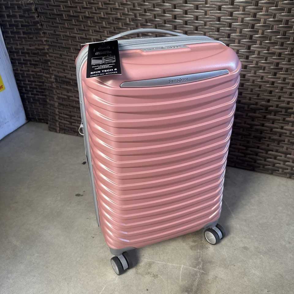 Equipaje Pink Bilo 3 piezas - 22,5x14,5x19,5 pulgadas, nuevo, 7 lb. Macy's $300, vendo $99,99 Foto 3 de 4