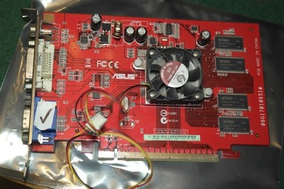 ASUS ATI RADEON X300 SE 128 MB PCI-e Video Grafikkarte VGA FVI RCA