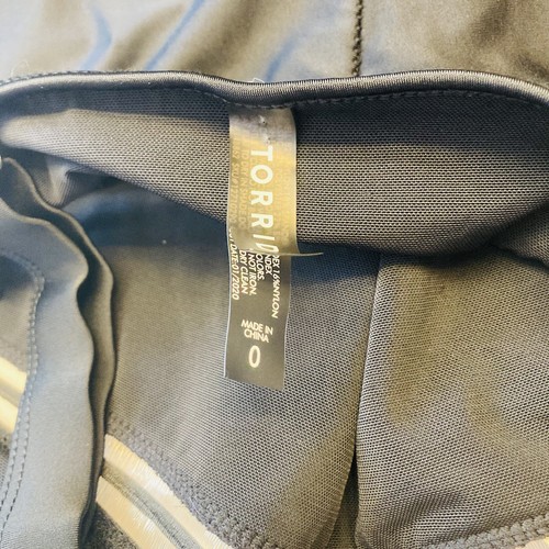 Torrid Shadow Streifen Einsatz bügellos Einteiler Badeanzug V-Ausschnitt schwarz Größe 0 L 12 - Bild 5 von 8