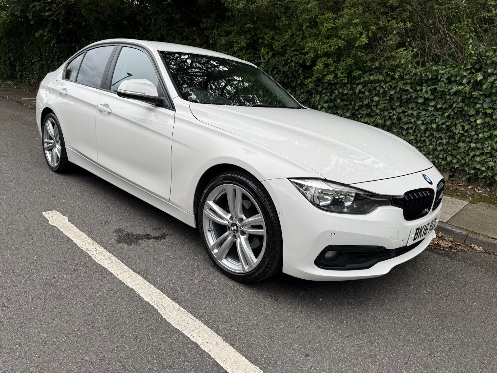 2016 BMW 3 Series, photograph 2