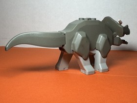 LEGO Adventurers Dinosaur Triceratops 5975-1 T-Rex Transport 2000