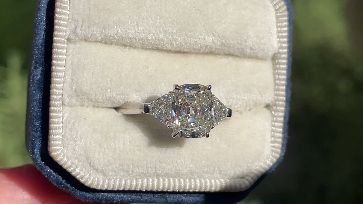 qqq Vintage GIA 2.55ctw Antique Cushion Cut Diamond 3 Stone Engagement