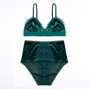 ropa interior de terciopelo