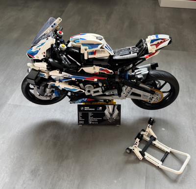 LEGO TECHNIC 42130 BMW M 1000 RR